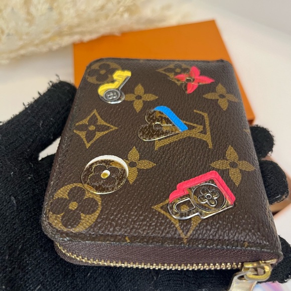 ❌SOLD❌🎀 Louis Vuitton Monogram Love Lock Zippy coin Wallet - Picture 5 of 11